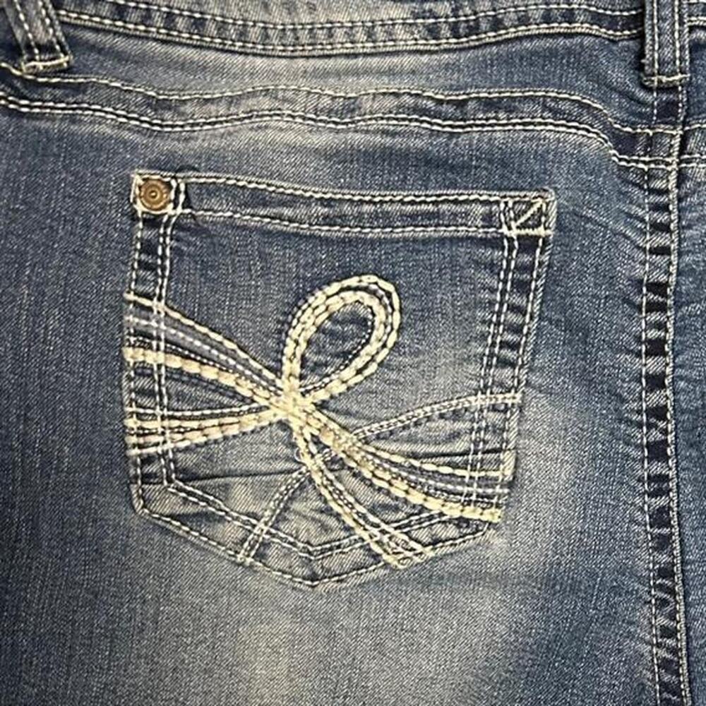 Size 13 short mid rise bootcut Wallflower denim jeans with lightwash embroidery